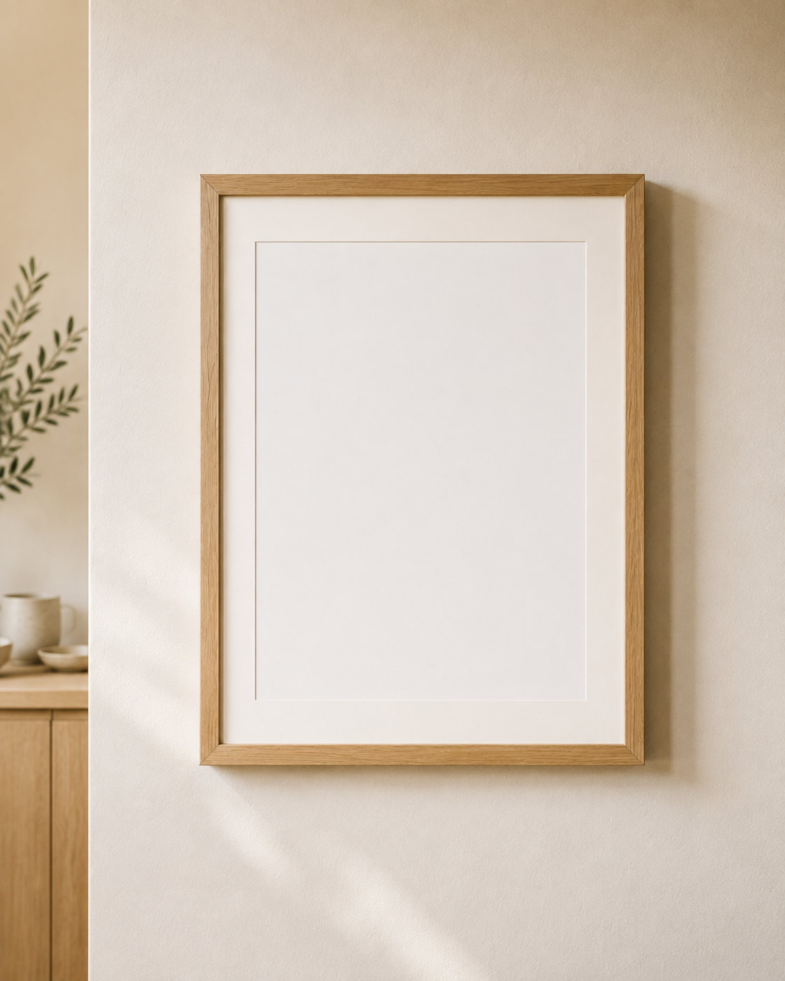 Luw als rustige lijst aan een lichte muur