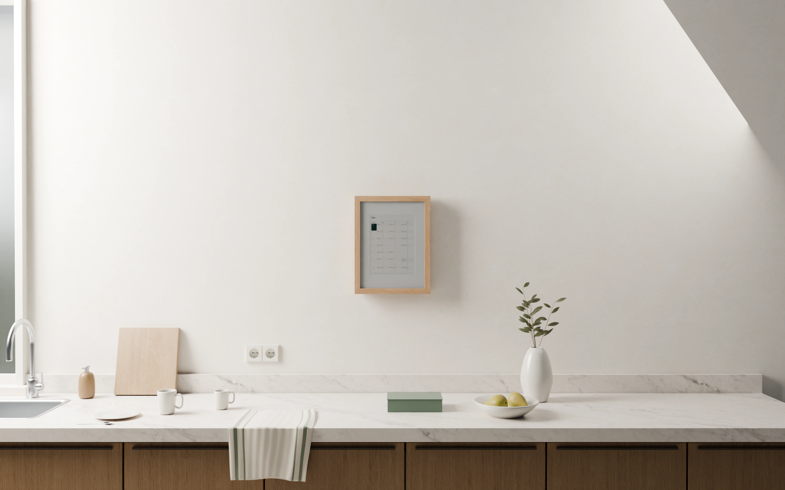 Luw met eiken afwerking aan een keukenmuur
